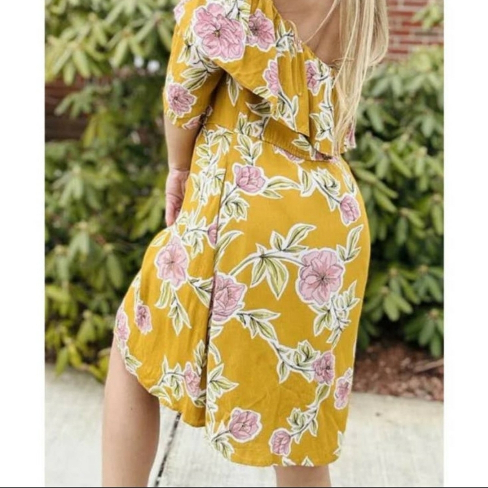 Revolve Mini Dress Size Large Yellow Cold Shoulder Cupcakes & Cashmere NWT - Picture 12 of 12